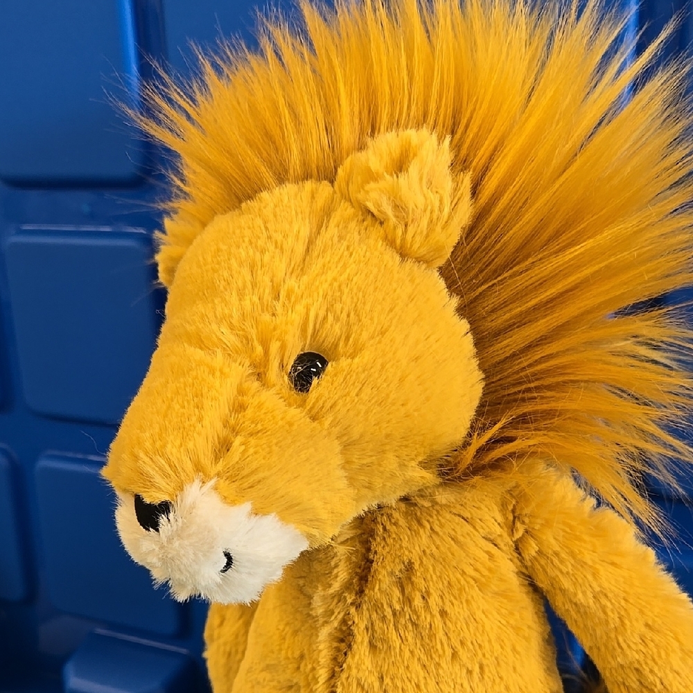NWT Jellycat Original Bashful Lion